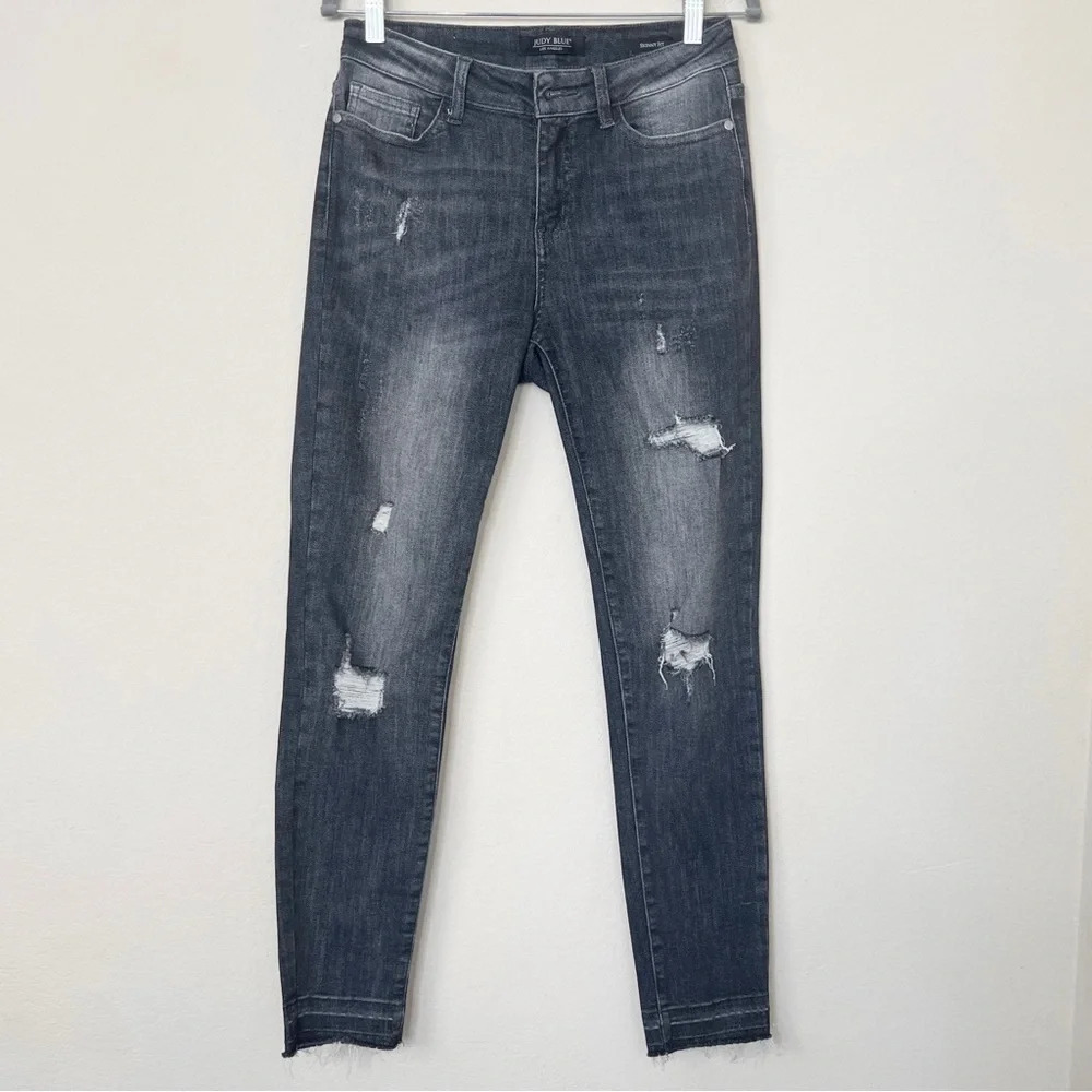 Judy Blue Jeans 9 / 29 Skinny Fit JB84151
Distressed Raw Hem Black Stretch Denim